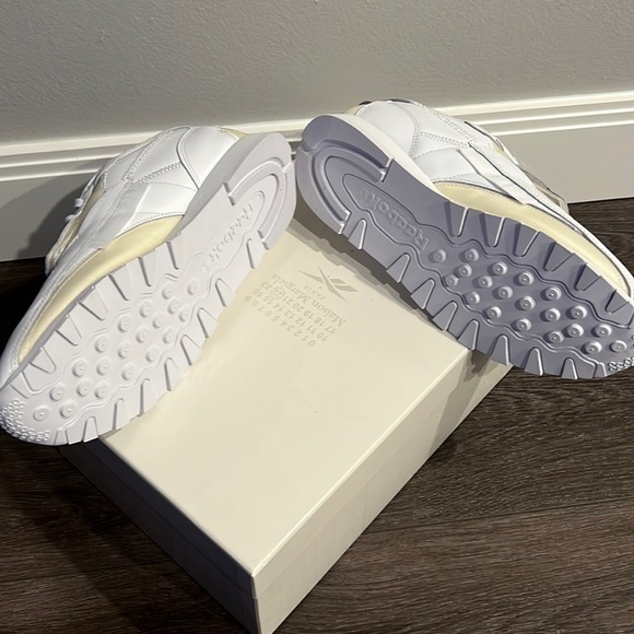 - Madison margiela and Reebok collaboration. - Picture 4 of 5